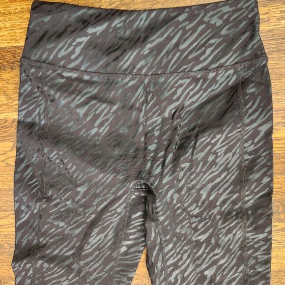 NWOT Zuda Foil Printed Athletic Leggings Zebra Stripe - Picture 3 of 10
